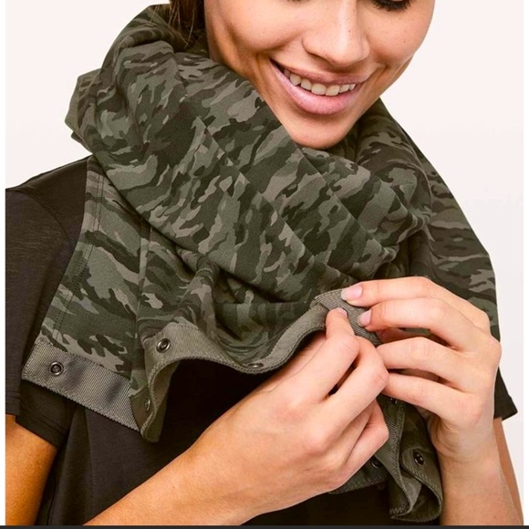 Lululemon NEVER WORN Vinyasa Scarf-Wrap - Picture 2 of 11